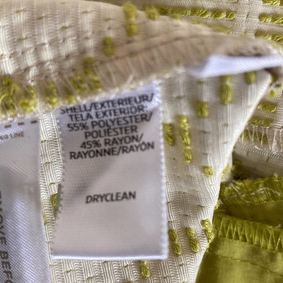 Ann Taylor Loft embroidered shorts. Dress shorts. Size 4
C - Picture 9 of 9